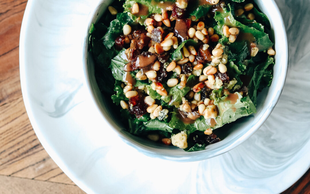 Deliciosa Ensalada de Dátiles y Queso Azúl