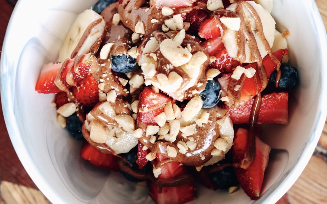 Bowl de Fruta Fresca con Sirope de Almendras y Canela